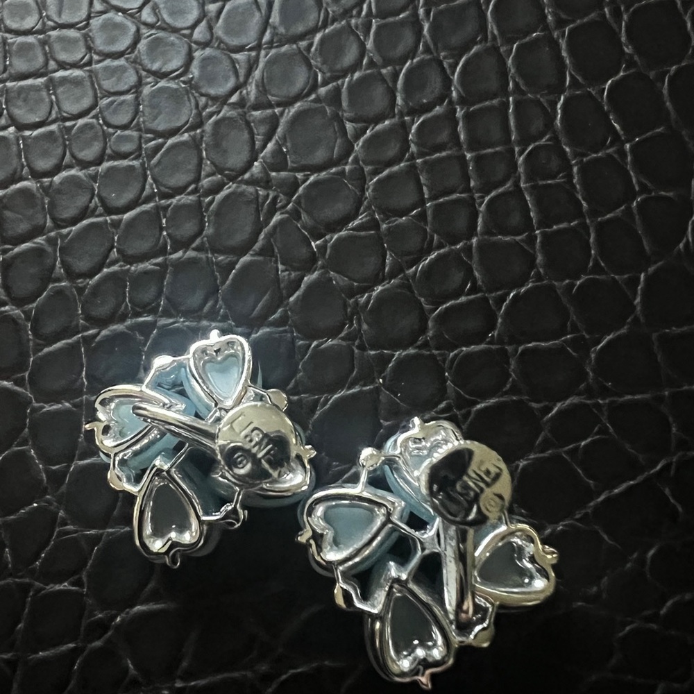 Stunning and elegant Lisner Baby Blue Heart Thermoset and Rhinestone parure set. - Picture 5 of 5